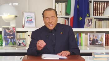 La pillola di Berlusconi sull'immigrazione: "L'Europa ci deve aiutare"