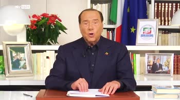 La "pillola" di Berlusconi sull'energia: rinnovabili e nucleare