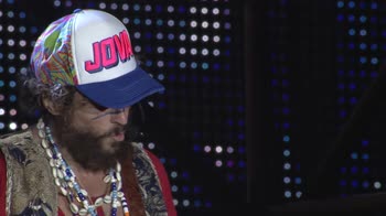 Jova Beach Party, Jovanotti canta Baciami ancora