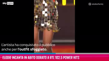 VIDEO Elodie incanta in abito dorato a Rtl 102.5 Power Hits