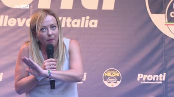 Meloni: "Avversari nervosi per dati che ci danno al governo"