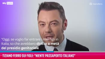 VIDEO Tiziano Ferro sui figli: "Niente passaporto italiano"