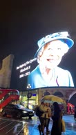 Piccadilly Circus tributo morte regina