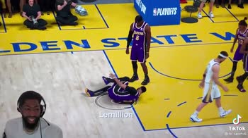 NBA: Anthony Davis si fa male anche ai videogiochi