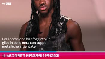 VIDEO Lil Nas X debutta in passerella per Coach