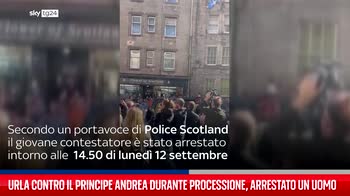 Urla contro il principe Andrea durante processione, arrestato un uomo