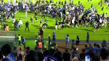 Tragedia allo stadio in Indonesia, oltre cento vittime nella calca