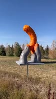 Canada, statua di un gigantesco Cheeto