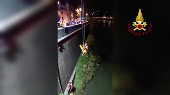 Italia, salvataggio ragazza caduta nel fiume a Verona