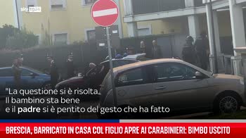 Brescia, barricato in casa col figlio apre ai carabinieri: bimbo uscito