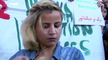 Iran: governo blocca internet, ma le proteste non si fermano