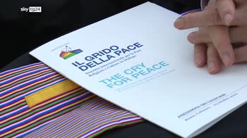 Papa al Colosseo: retorica bellica zittisce grido di pace