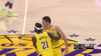 NBA, la tripla di Matt Ryan che porta i Lakers all'overtime