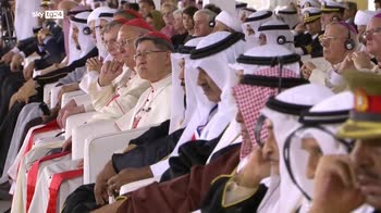 Papa in Bahrein, tesse rete pace e invoca diritti umani