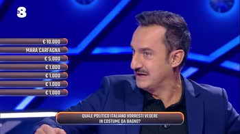 100% Italia: politici costume bagno