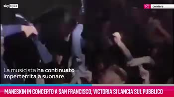 VIDEO Maneskin a San Francisco, Vic si lancia sul pubblico