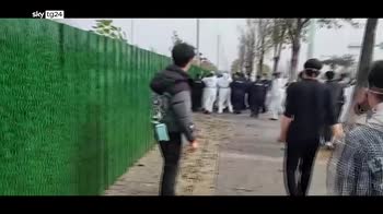 ERROR! Covid Cina, pugno duro della polizia contro i manifestanti