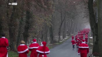 ERROR! Germania, la corsa dei Babbi Natale a Michendorf
