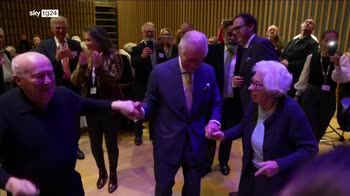 ERROR! Re Carlo balla con la sorella di Anna Frank