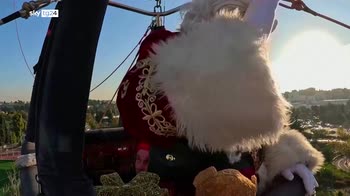 Israele, Babbo Natale vola in mongolfiera