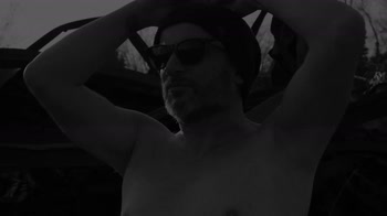 VIDEO - In.Visible presenta Dark Room