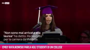 VIDEO Emily Ratajkowski parla agli studenti di un college