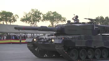 Ucraina, Kiev plaude al vai libera ai tank: Mosca minaccia
