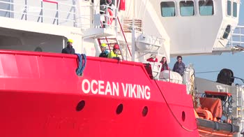 massa carrara, sbarco ocean viking con 95 migranti
