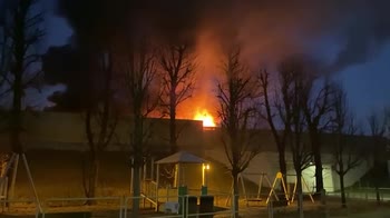 Autostrada A21, bisarca in fiamme vicino a Cremona. VIDEO