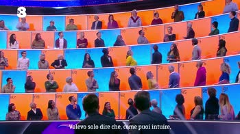100% Italia: posizione della larva e frasi iconiche