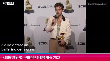 VIDEO Harry Styles, l'errore ai Grammy 2023