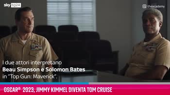 VIDEO Oscar 2023, Jimmy Kimmel diventa Tom Cruise