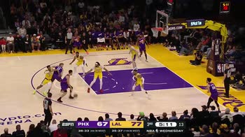 NBA, 33 punti di Devin Booker contro i Lakers