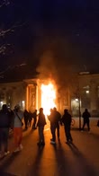 Proteste in Francia, in fiamme municipio di Bordeaux