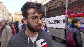 Famiglie arcobaleno in piazza a Roma: garantiamo i diritti ai nostri figli