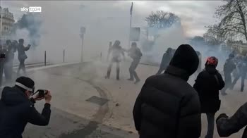 ERROR! Proteste Francia, decima giornata di mobilitazione: scontri a Parigi