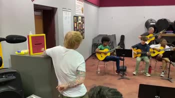 Ed Sheeran canta a sorpresa in una scuola Usa