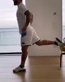 Allenamento in casa: Insigne rinforza gambe e glutei