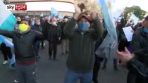 Argentina, giornalisti aggrediti dalla folla che protesta 