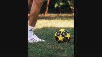 Benzema si allena in casa... col pallone della Juventus