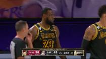 NBA, 40 punti per LeBron James in gara-5