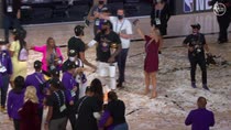 Finals NBA: Anthony Davis spacca il microfono alla fine