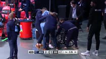 NBA, infortunio per Ja Morant: esce in sedia a rotelle
