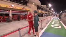 Vettel, saluto ai 'vecchi' amici del box Ferrari