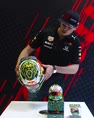 Verstappen, super casco per la gara in Brasile