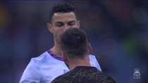 Il saluto tra Ronaldo e Messi prima del fischio d'inizio