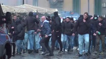 Scontri a Napoli, il bilancio di un giorno di follia ultras