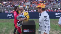 Lacrime in F1: Sainz e Alonso, casco al marshall storico